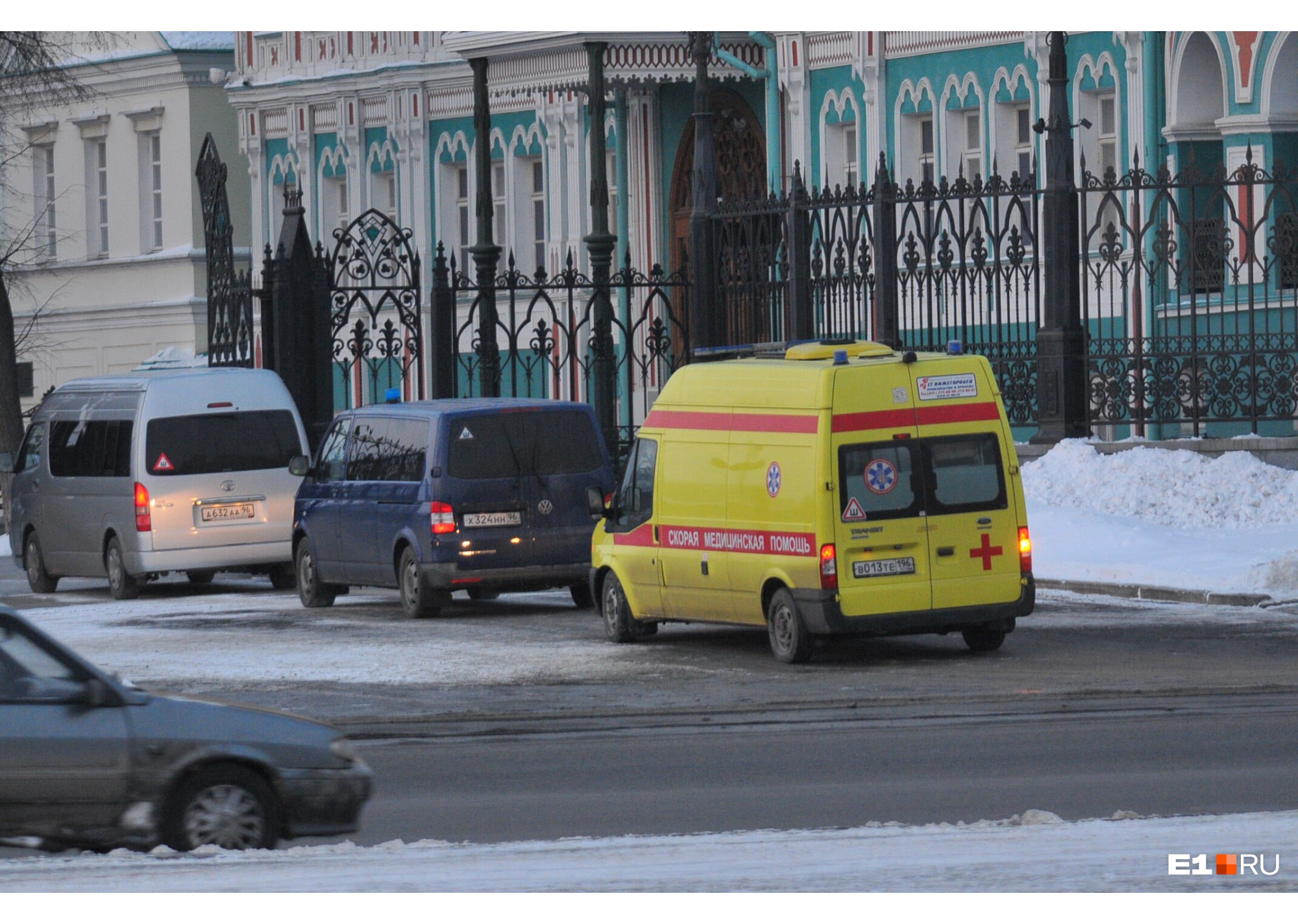 В кортеже президента всегда есть скорая помощь В кортеже президента всегда есть скорая помощь