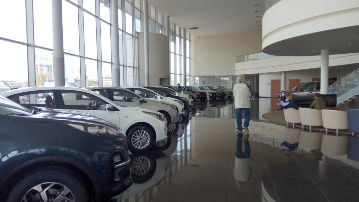 «Серые» автодилеры Красноярска: кто и как наживается на покупателях машин