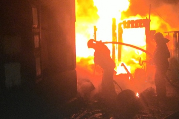 Подросток поджёг дом, залив коридор бензином (фото из архива) Подросток поджёг дом, залив коридор бензином (фото из архива)