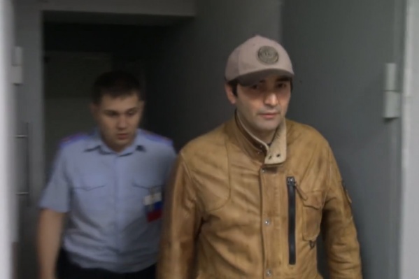 Сейчас полицейские разыскивают новосибирцев, которые могли стать жертвами задержанного (на фото справа) Сейчас полицейские разыскивают новосибирцев, которые могли стать жертвами задержанного (на фото справа)