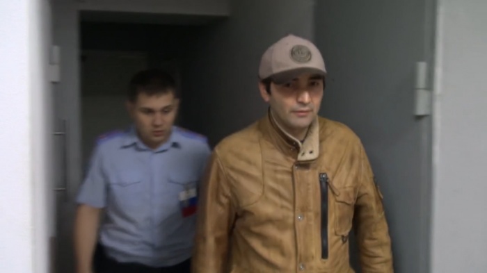 Сейчас полицейские разыскивают новосибирцев, которые могли стать жертвами задержанного (на фото справа) Сейчас полицейские разыскивают новосибирцев, которые могли стать жертвами задержанного (на фото справа)