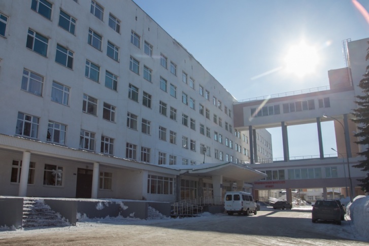 В больнице поменяют окна, двери, полы, проводку и трубы отопления В больнице поменяют окна, двери, полы, проводку и трубы отопления