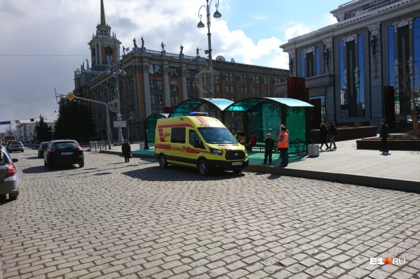 Пострадавшую увезли в больницу Пострадавшую увезли в больницу