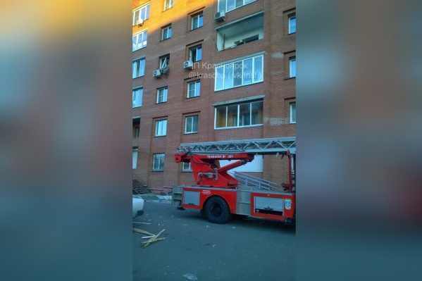 На место приезжала полиция и пожарные На место приезжала полиция и пожарные