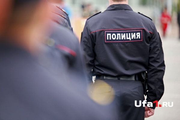 Полицейские задержали преступника Полицейские задержали преступника