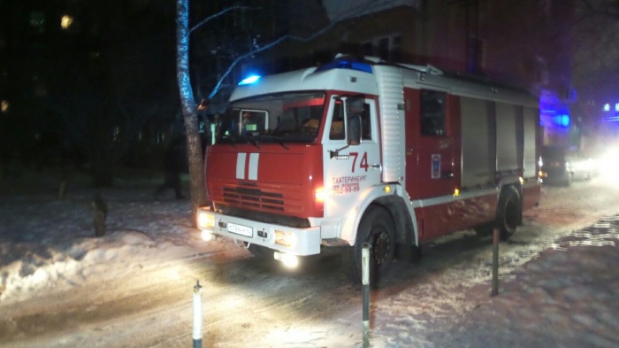Пожарные эвакуировали из дома 18 взрослых и двоих детей Пожарные эвакуировали из дома 18 взрослых и двоих детей