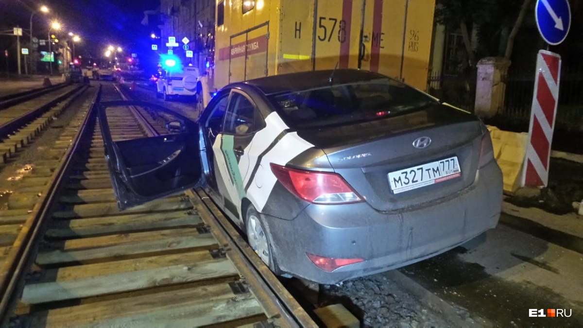 Автомобиль был взят напрокат Автомобиль был взят напрокат