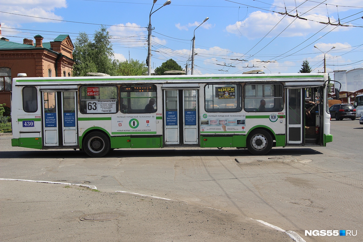 Общественный транспорт омск. Омский общественный транспорт. Омский автобус. Списанные автобусы в Омске. Списанные автобусы НЕФАЗ В Омске.