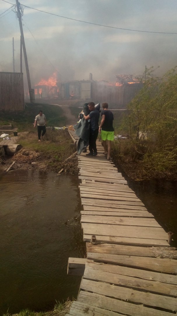 В Канске жители из горящих домов выбегают с небольшой охапкой вещей — это всё, что у них остаётся