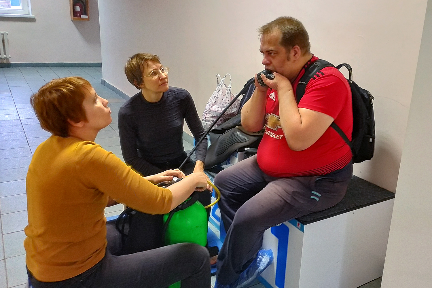 Перед тем как начать погружение, Сергей Смирнов прошёл теоретическую подготовку Перед тем как начать погружение, Сергей Смирнов прошёл теоретическую подготовку