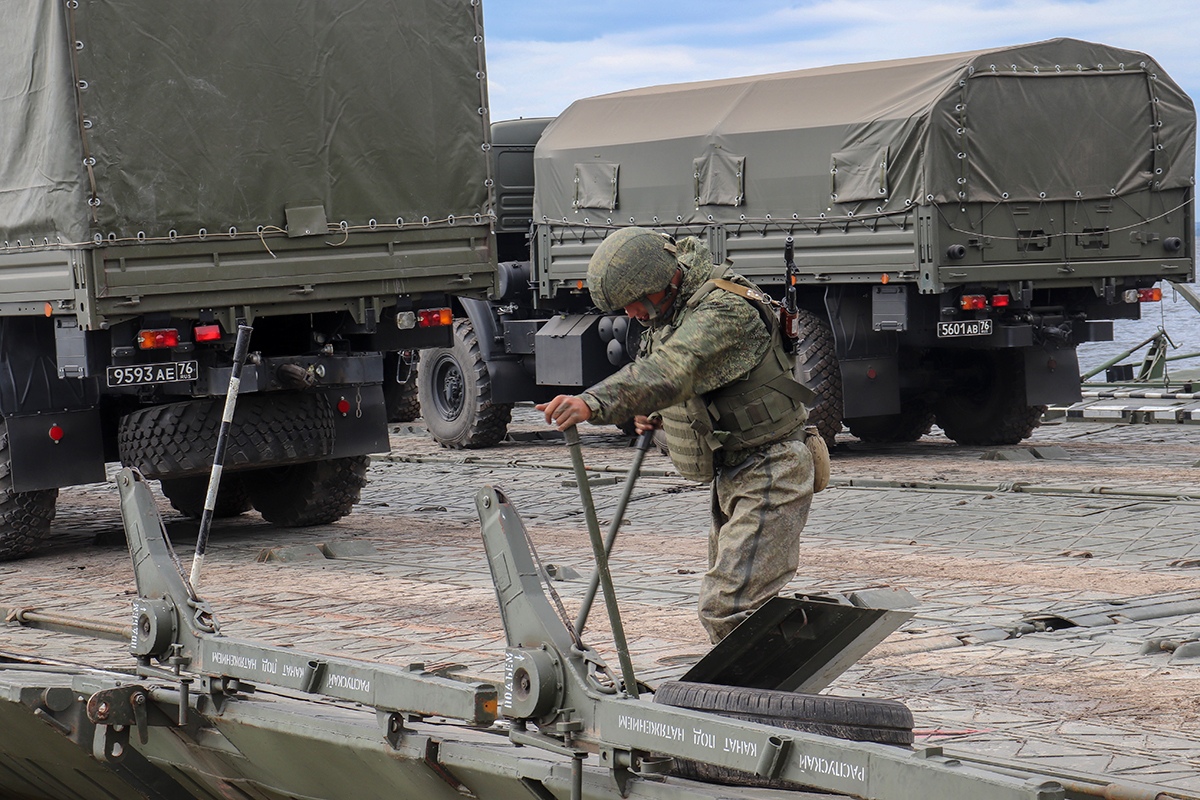 В Самарской области военные испытали в деле 720-тонный паром для переброски  техники через Волгу | 29.08.2019 | Тольятти - БезФормата