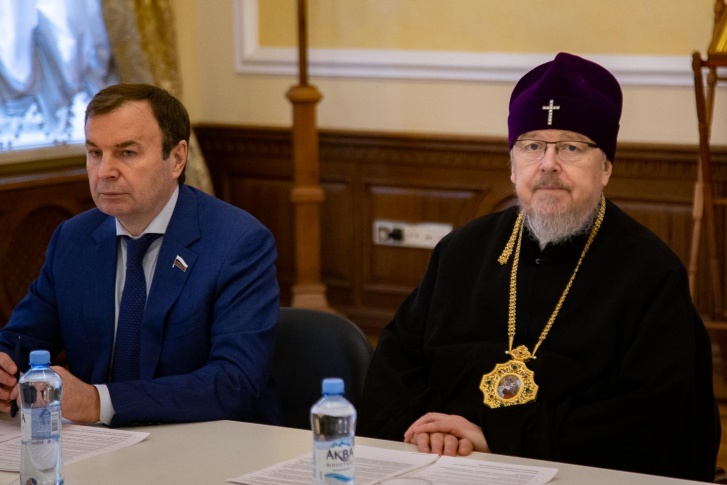 Новый закон, сочли на круглом столе, может стать предметом личной мести между жителями большой страны Новый закон, сочли на круглом столе, может стать предметом личной мести между жителями большой страны