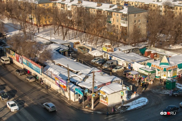 На месте рынка в ближайшее время должен появиться сквер На месте рынка в ближайшее время должен появиться сквер