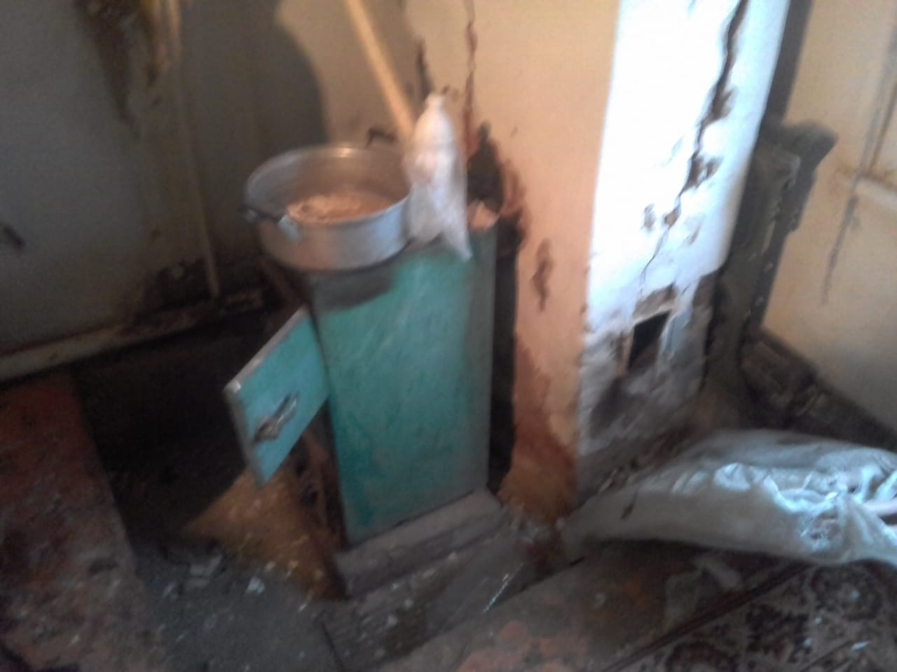 Взрыв прогремел в жилом доме в Волгоградской области: женщину с рваной раной лица увезли в больницу