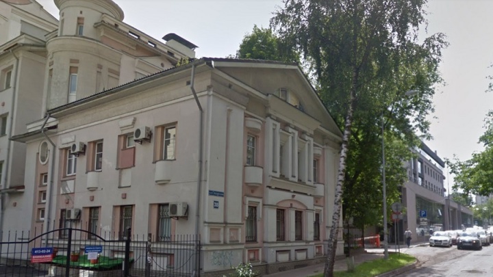 «Можно заехать и жить!»: в доме на Ошарской продается квартира за 50 млн рублей