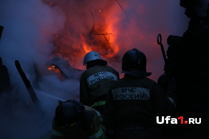 Пожар тушили почти час Пожар тушили почти час