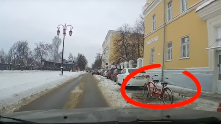 В центре Нижнего Новгорода парковочное место захватили велосипедом