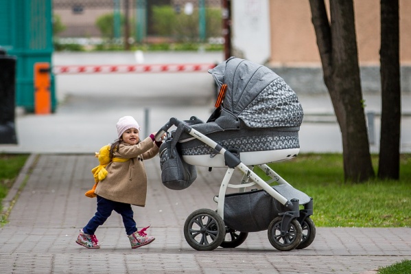 За уход за ребенком государство все-таки нам должно. Но сколько? За уход за ребенком государство все-таки нам должно. Но сколько?