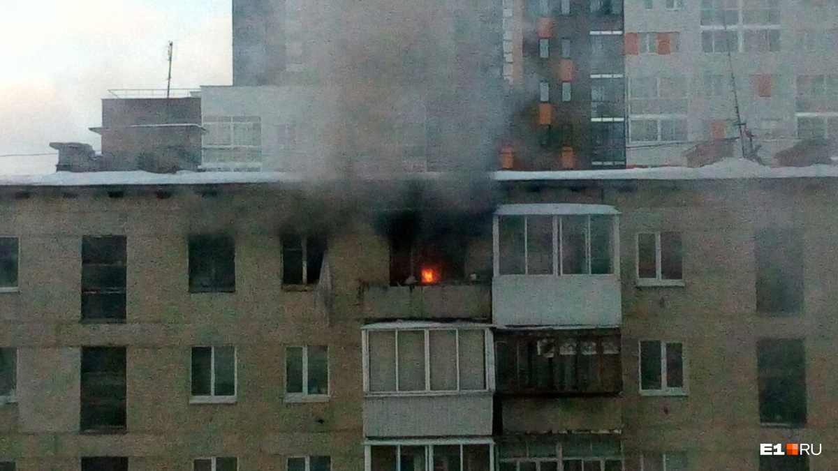 В одном из домов в Верхней Пышме произошел взрыв В одном из домов в Верхней Пышме произошел взрыв