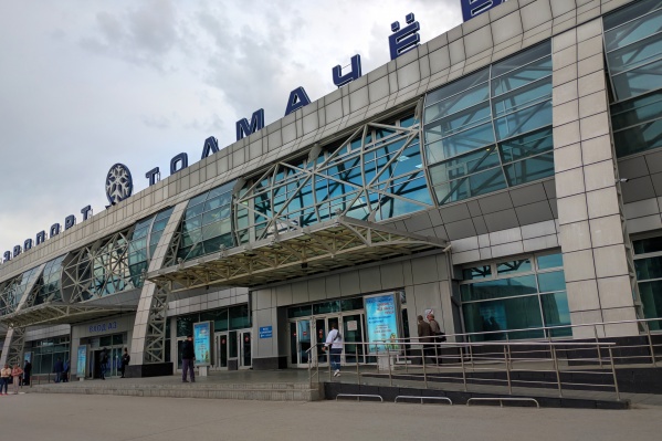 Туман, окутавший Томск, помешал приземлиться утренним самолётам — им пришлось сесть в Новосибирске<br> Туман, окутавший Томск, помешал приземлиться утренним самолётам — им пришлось сесть в Новосибирске<br>