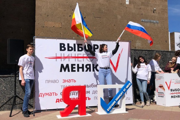 Сегодня наиболее активными избирателями являются молодежь и люди старшего поколения Сегодня наиболее активными избирателями являются молодежь и люди старшего поколения