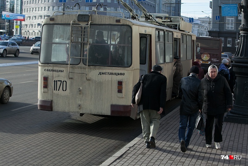Выручка или удобство: в Челябинске изменили маршрут троллейбуса, пустив его через кассовые остановки