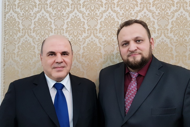 Человека слева вы знаете, это премьер-министр. А справа — Николай Мишустин, его однофамилец, конспиролог и руководитель общественной организации «Родительский контроль»<br>
