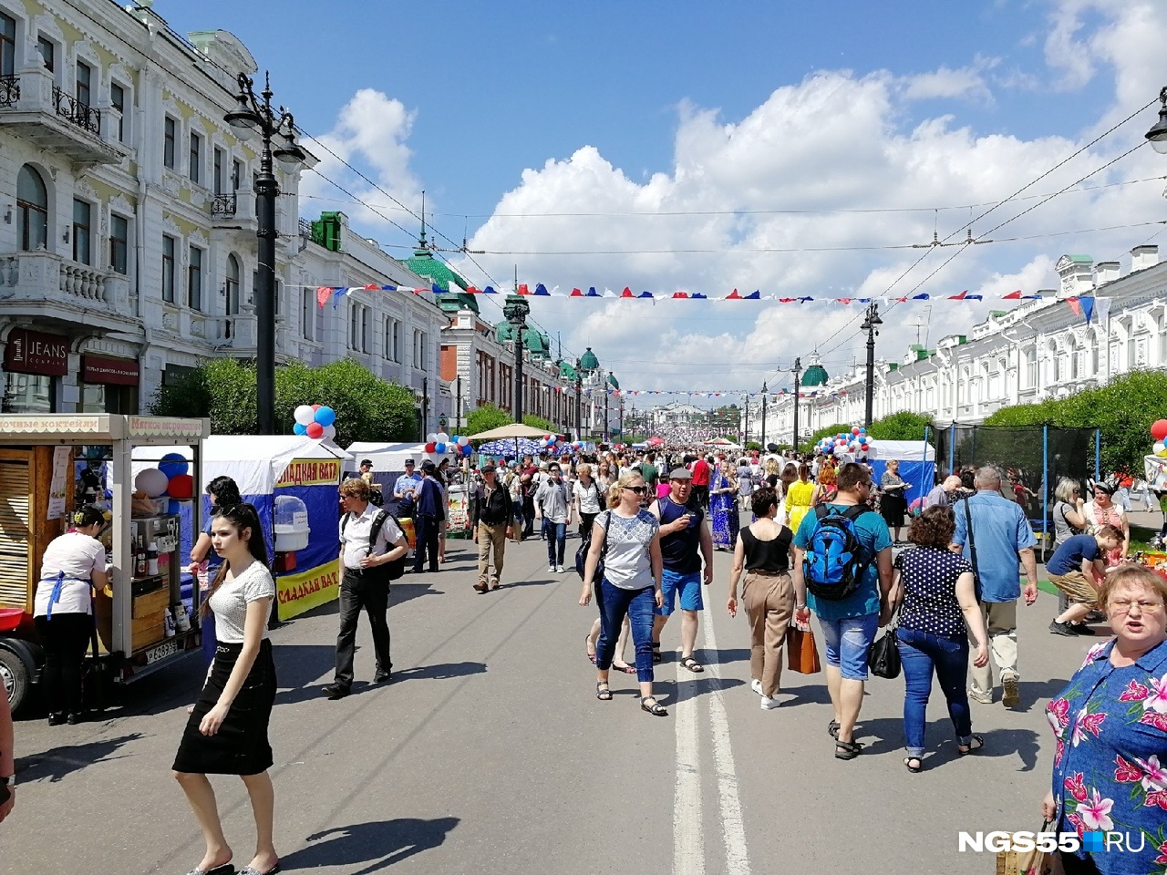 Население омска. Омск население. Омск праздник. Население города Омска. День России Омск.