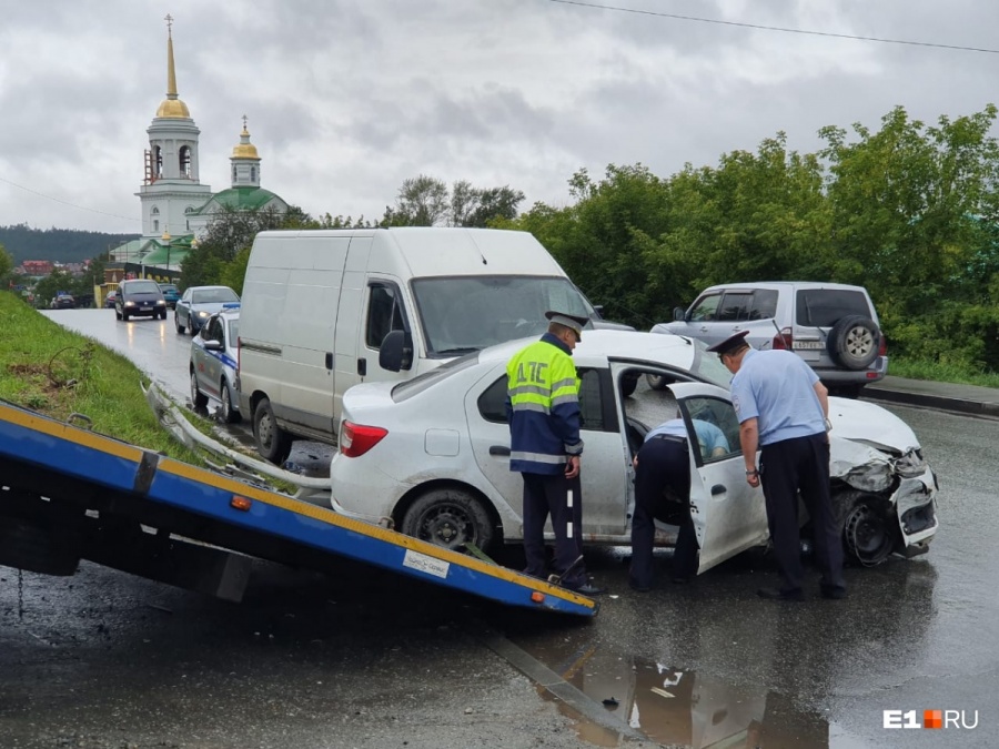 Последние новости екатеринбурга происшествия. Е1 Екатеринбург транспортные аварии.