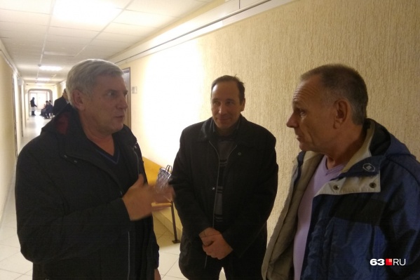 Олег Сухинин (в центре) и Александр Кириченко (справа) своей вины не признают Олег Сухинин (в центре) и Александр Кириченко (справа) своей вины не признают
