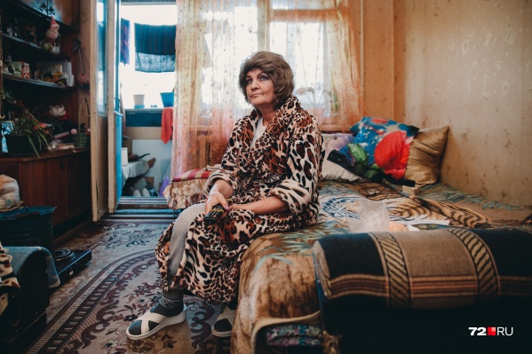 Комната в общежитии — единственное жилье Любови Куклиной. На свою пенсию в 9300 рублей пенсионерка не сможет снять даже самую скромную комнату Комната в общежитии — единственное жилье Любови Куклиной. На свою пенсию в 9300 рублей пенсионерка не сможет снять даже самую скромную комнату