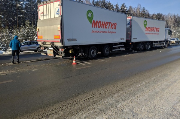 Водитель грузовика попытался экстренно затормозить Водитель грузовика попытался экстренно затормозить