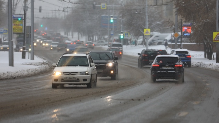 Дорожники отчитались о месячной норме снега, а ГИБДД — об отсутствии «дня жестянщика»