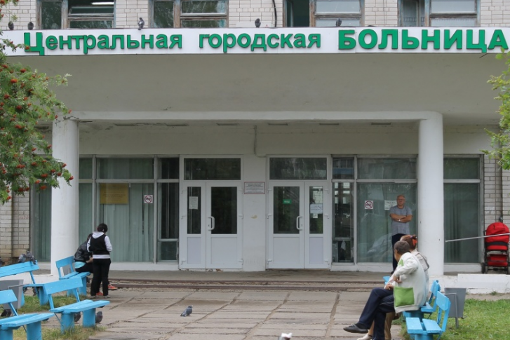 Двое работников больницы украли из её бюджета 40 тысяч рублей
