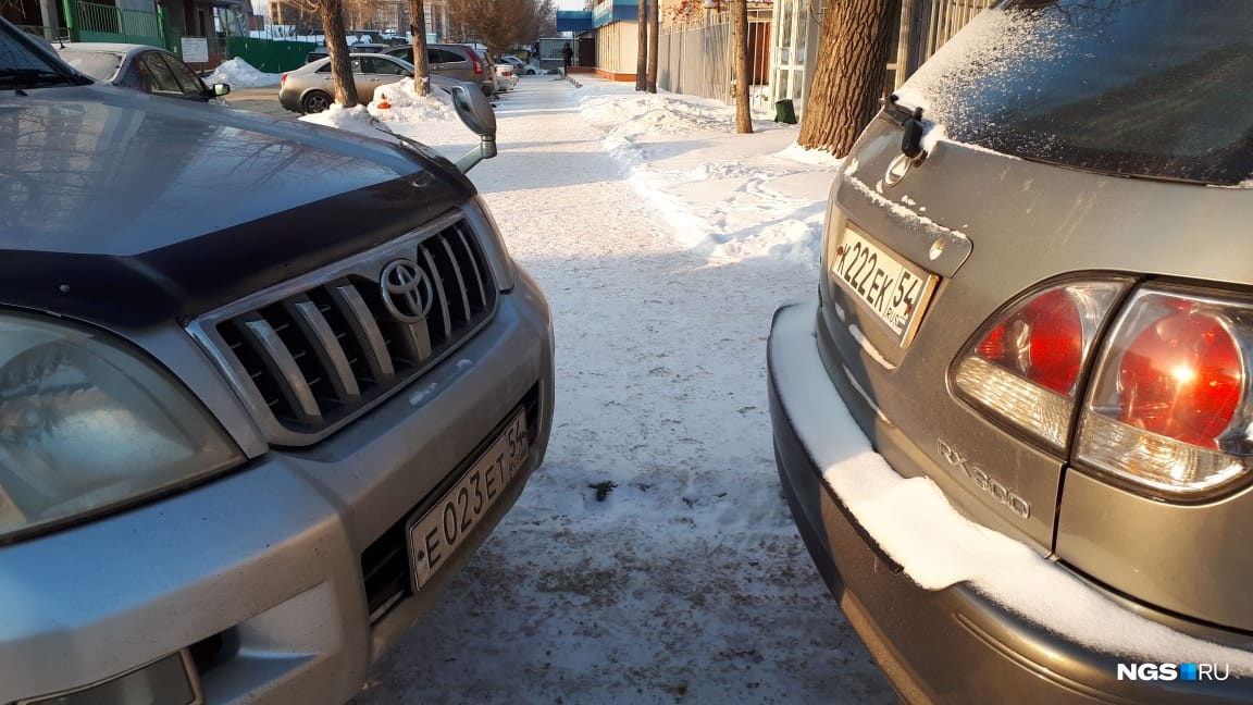 Кто из них запарковался последним? Кто из них запарковался последним?