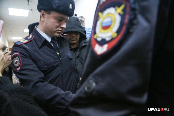 Новый год двум экс-полицейским придется встретить за решеткой Новый год двум экс-полицейским придется встретить за решеткой 
