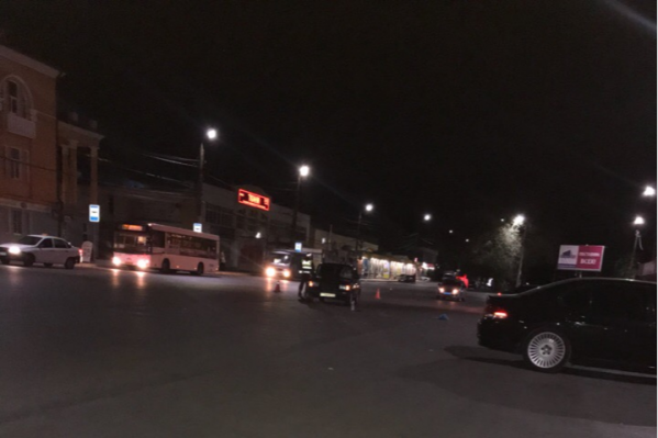 По словам очевидцев, автомобиль несся на большой скорости По словам очевидцев, автомобиль несся на большой скорости