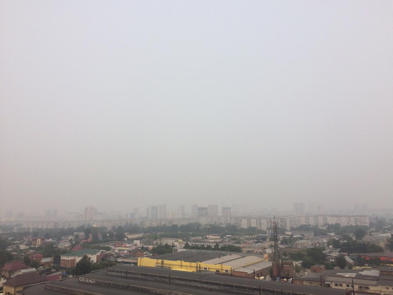 Плотный смог висит над городом уже пять дней Плотный смог висит над городом уже пять дней