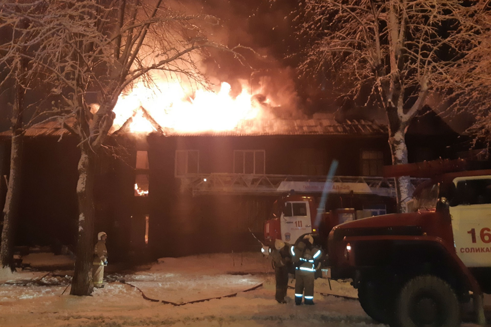 Пожар в Соликамске оставил без жилья несколько семей