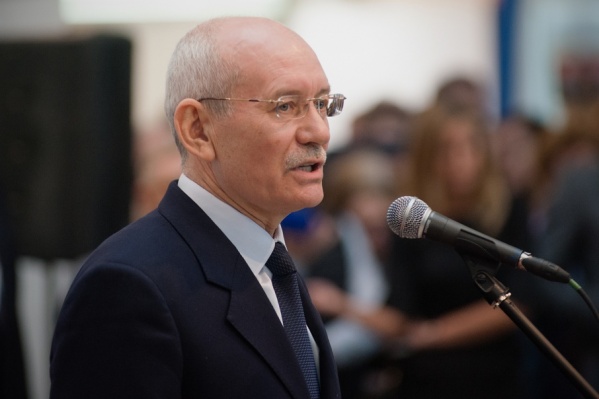 Глава республики пожелал всем здоровья и мира Глава республики пожелал всем здоровья и мира
