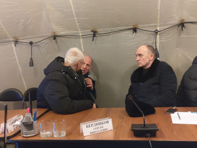 Борис Дубровский вместе с главой регионального МЧС Юрием Буренко и мэром Магнитогорска Сергеем Бердниковым продолжает работу на месте ЧП Борис Дубровский вместе с главой регионального МЧС Юрием Буренко и мэром Магнитогорска Сергеем Бердниковым продолжает работу на месте ЧП