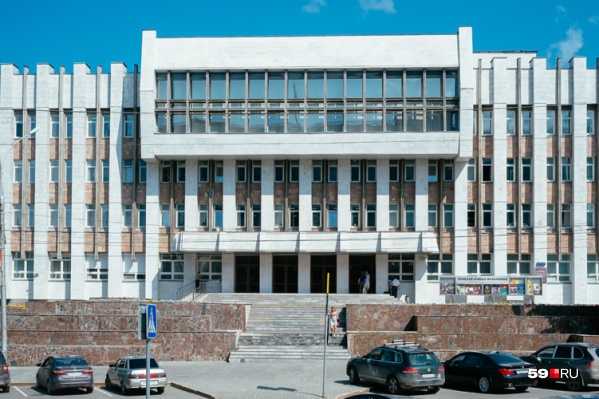 Сцену в КДЦ хотят увеличить, а количество мест — уменьшить Сцену в КДЦ хотят увеличить, а количество мест — уменьшить