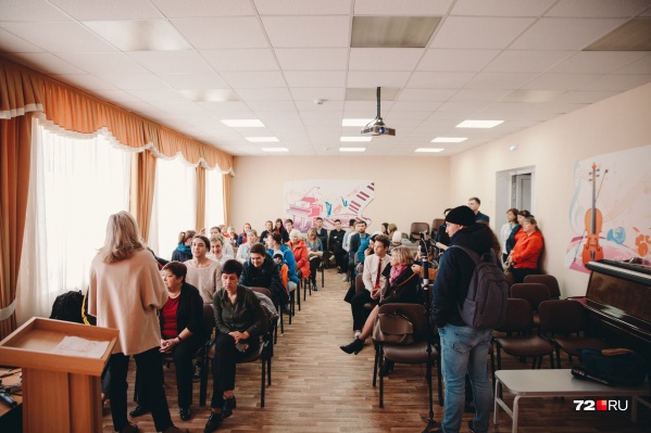 На месте работают наши коллеги, они общаются с участниками встречи На месте работают наши коллеги, они общаются с участниками встречи