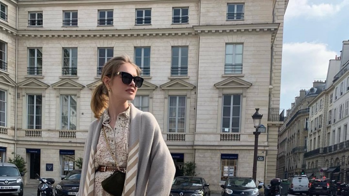 Наталья Водянова восхитила поклонников своим образом в цвете Парижа