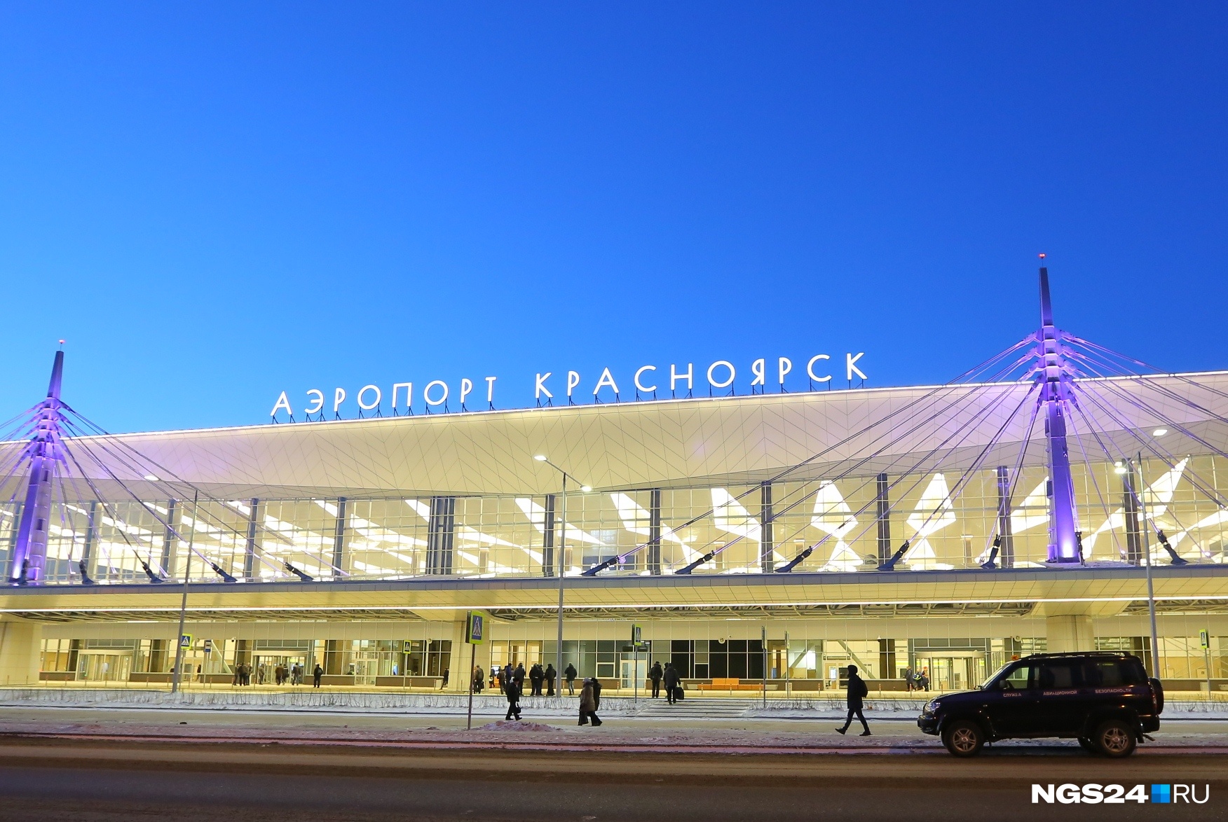 Имена международных аэропортов. Аэропорт Красноярск имени Хворостовского. Красноярск Международный аэропорт им. д.а. Хворостовского. Дмитрий Хворостовский Красноярск аэропорт. Аэропорт Хворостовского Емельяново.