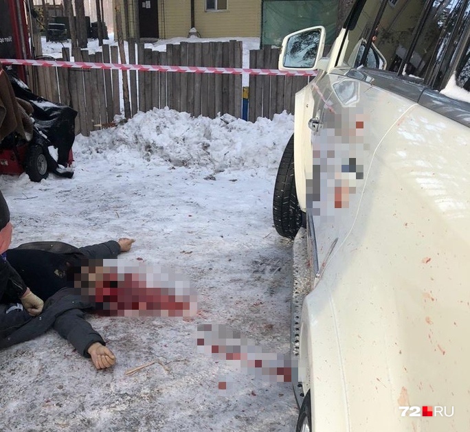 Снимок с места убийства мужчины. Ему прострелили голову