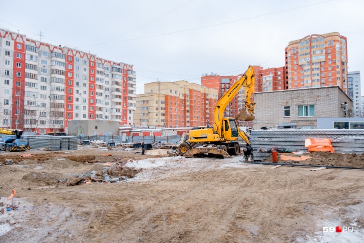 Строительство идет на улице Максима Горького, 80