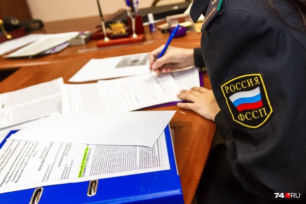 Приставы предупреждали женщину об уголовной ответственности, но она отдавала детям не больше тысячи в год Приставы предупреждали женщину об уголовной ответственности, но она отдавала детям не больше тысячи в год