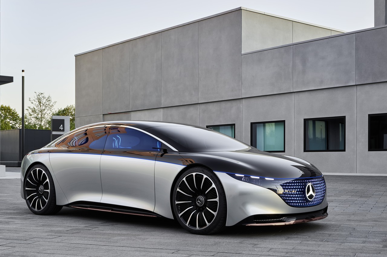 Mercedes Vision EQS — флагманский электромобиль марки, по размерам и характеристикам сопоставимый с S-классом. Мощность двигателя 476 л.с., пробег на зарядке — до 700 км Mercedes Vision EQS — флагманский электромобиль марки, по размерам и характеристикам сопоставимый с S-классом. Мощность двигателя 476 л.с., пробег на зарядке — до 700 км