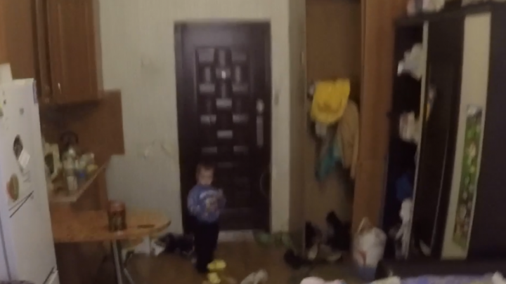 В Ярославле двухлетний малыш попал в ловушку в собственной квартире